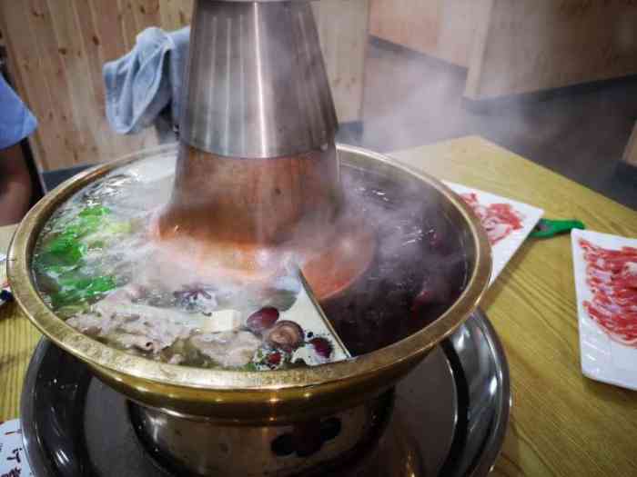 曹州涮羊肉(会展中心店)-"刚开业不久的一家火锅店,五星推荐9999.