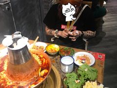 -沪小二炭火蛙锅(淮海中路美食不夜城店)