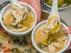 -德林酸菜鱼火锅(南丹店)