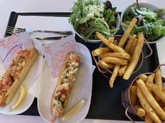 -Pinchy's Lobster & Champagne Bar