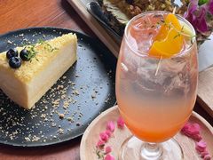 -Chom Cafe and Restaurant