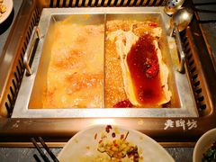 -老牌坊云南鱼豆花火锅(哈西万达店)