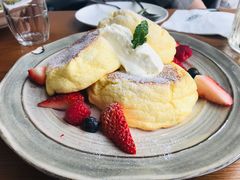 莓果奶油芝士舒芙蕾松饼-UPPER KITCHEN(延安路店)