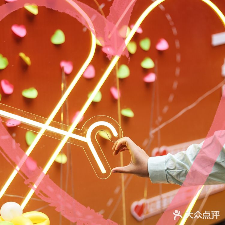 成都新晋打卡地!超有爱的比心💗装置!
