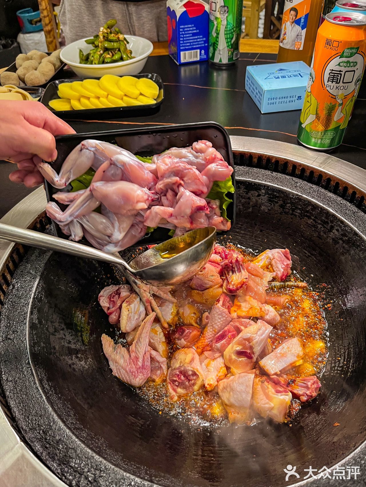 寒风凛凛，来柴火灶炫一顿热气腾腾的柴火鸡🐔备战寒冬吧
