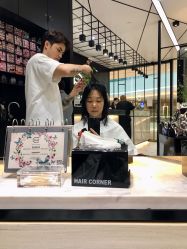 -HAIR CORNER