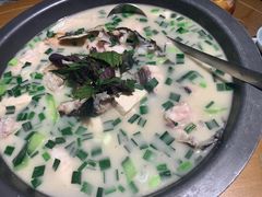 黄南水库有机鱼-头上红煨盐鸡·非遗院子餐厅