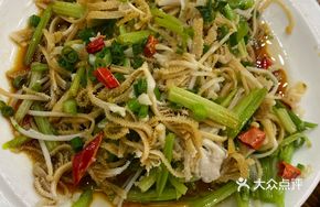 Scallion Stir-fried Beef Tripe