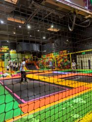 -蹦蹦跳跳(新奥购物中心店)