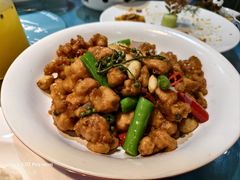 砂煲葱香鲜椒鸡-二姐家三个拿手菜·北塘海鲜·大馅锅贴王(北辰店)