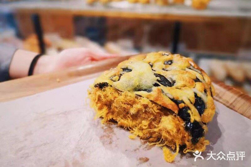 酥皮爆炸头 第一眼见到会以为是咸味的面包