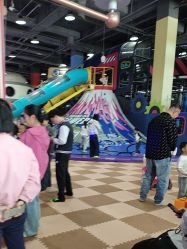 -欧酷世界动力星球(王府井奥莱UP TOWN店)