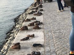 -多瑙河畔鞋履雕塑