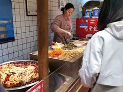 自助取餐区-三兄弟高炉烧饼