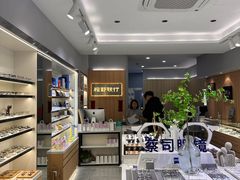 -视野联行眼镜·蔡司·尼康·豪雅·依视路(青浦宝龙店)