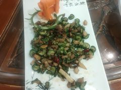 -园中园美食城