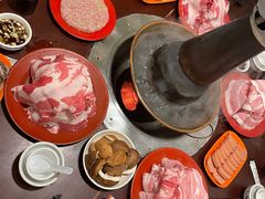 -洞庭洲·防空洞火锅·铜锅涮肉·烧烤(新百广场店)