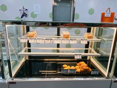 面包甜点陈列柜-白玉兰食品(中山公园龙之梦店)