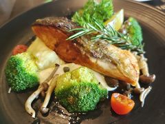-Chom Cafe and Restaurant
