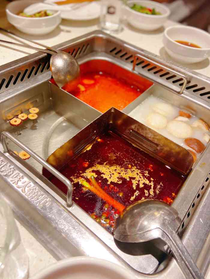 海底捞火锅(群光广场店)-"第一次打卡海底捞,味道很一般,菜品也很一.