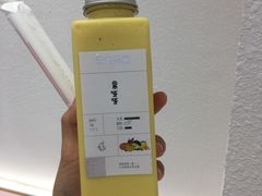 芒果橙皮酸奶果昔-果呀呀(国金街店)