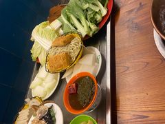-洞庭洲·防空洞火锅·烧烤·铜锅涮肉(新百广场店)