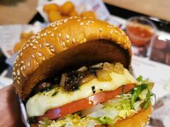 -The Habit Burger Grill 哈比特汉堡(复兴soho店)