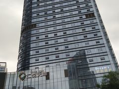 -蜜蜂小象·榴莲千层蛋糕(时代汇11栋店)