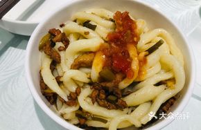 Pan-Fried Pork with Hand-Torn Noodles