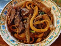 爆炒刀削面配牛肉汤-金杨拉面王小吃面馆·牛三宝面·红烧牛肉粉