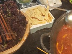 -鹿鸣山草本茶香火锅(园西路店)