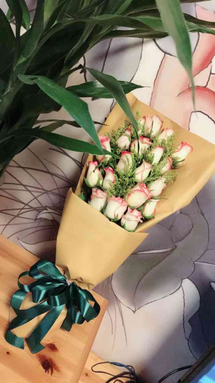 20当天订了一束玫瑰花,本来是想给我."-大众点评移动版