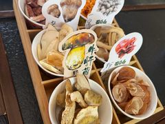 -菌自由丨野生菌火锅特色庭院餐厅(丽江古城店)