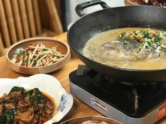 煎香酸菜半边鱼-渔悦潇湘·酸菜煮鱼(岳麓山店)