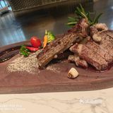 厨师烹饪热火朝天