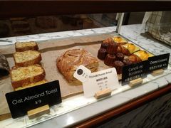 面包陈列-WHEAT&BAKER-麥(凯德来福士店)