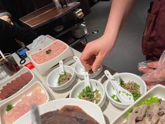 -海底捞火锅鲜切牛肉主题店(长寿路店)