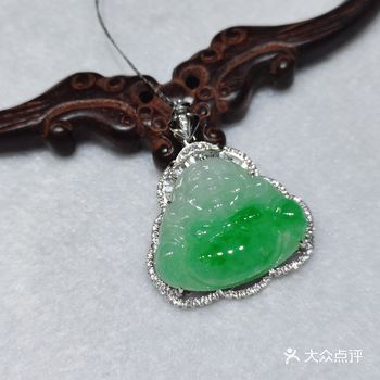 珠海最美婚戒定制——亿蓝玉钻