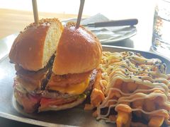 -三勾JJJ Burger&Coffee(梅溪湖店)