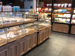 面包甜点陈列柜-玫瑰西餐厅.意面披萨.牛排咖啡