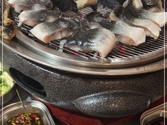 -围炉肉舍•炭烤活鳗•丹东海鲜烤肉(步行街店)
