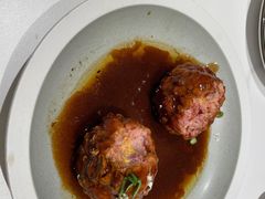 鸭蛋黄狮子头-梅飞酒家(名辉豪庭店)