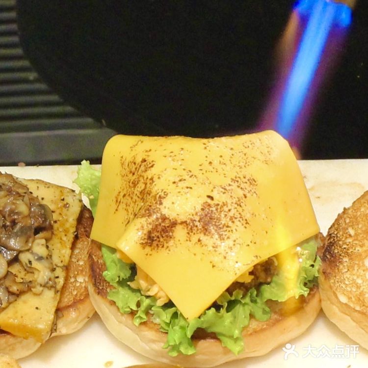 南京德基‼️怎么会有这么好吃的网红汉堡🍔 
