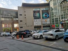 场地-百联中环购物广场-停车场