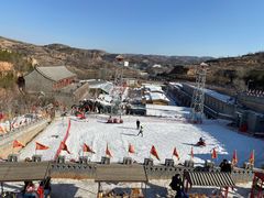 -采薇庄园四季滑雪场