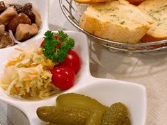 俄式腌菜拼盘-老井俄式餐厅