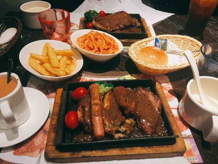 南都咖啡西餐厅(新乐路店)-"就在金鹏酒店后面那条天桥右侧那边,装修