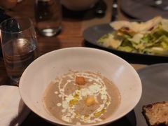 奶油蘑菇汤配面包丁-Carbon莫卡哆·意大利复古集市餐厅(杭州大厦店)