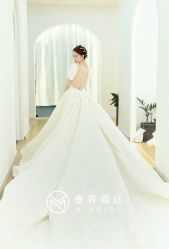 -曼青婚纱礼服馆