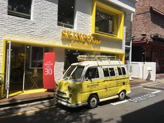 -LINE FRIENDS Garosu-gil Flagship Store